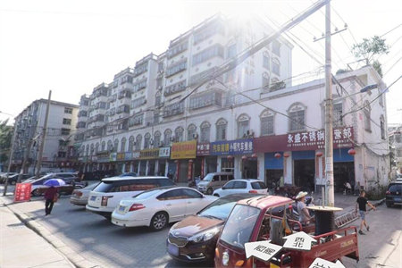明湖中学附近佛山小区3室2厅1卫60万90m2简单装修出售