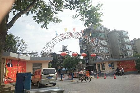 南湖南湖花园小区3室2厅1卫74万109m2简单装修出售